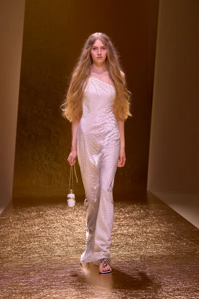 Look 11